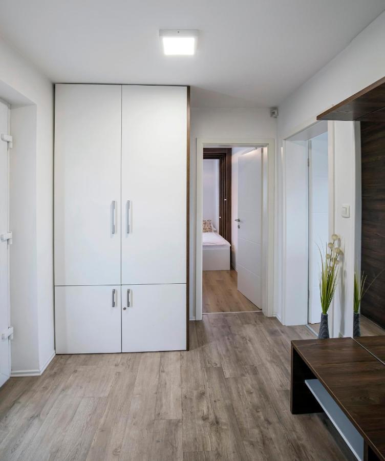 Apartments Vila Apolonia Любляна Экстерьер фото